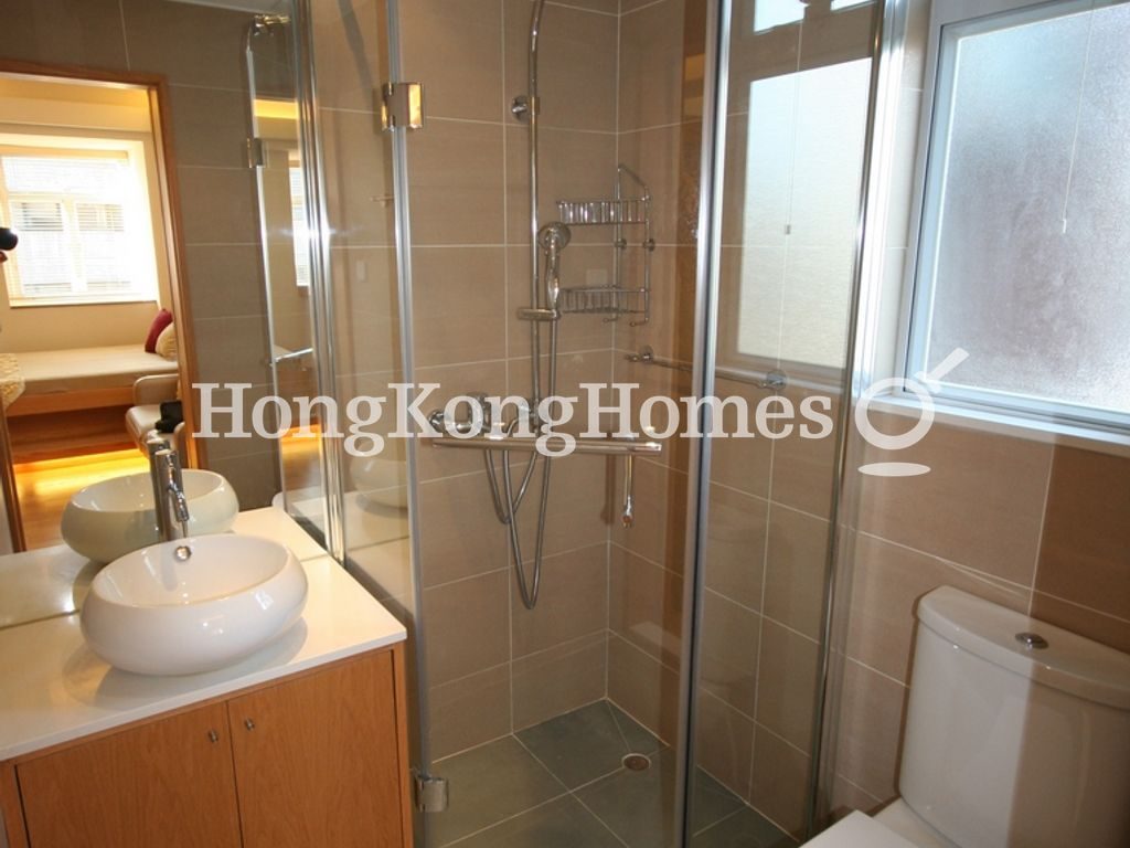 Bathroom — Hing Bong Mansion, Wan Chai