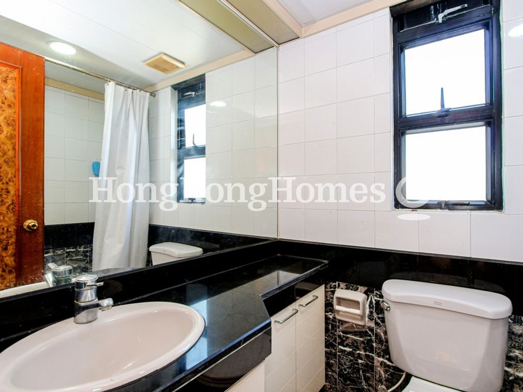 Bathroom — St. Louis Mansion, Mid-levels Central