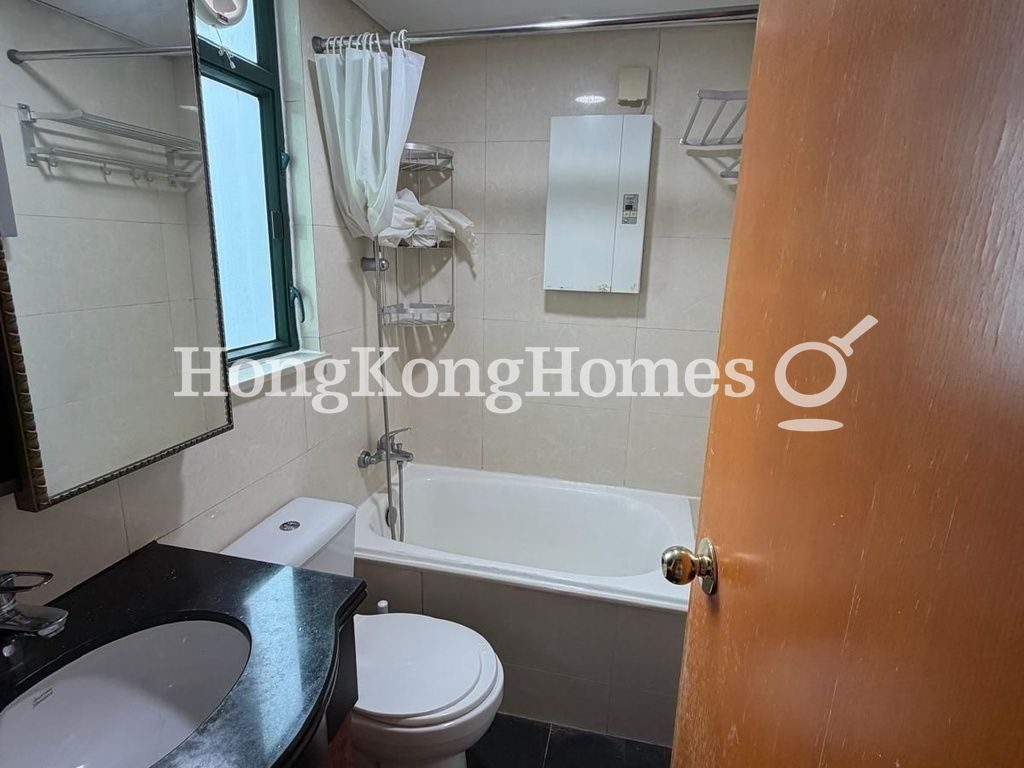 Ensuite Bathroom — Medal Court, Sheung Wan