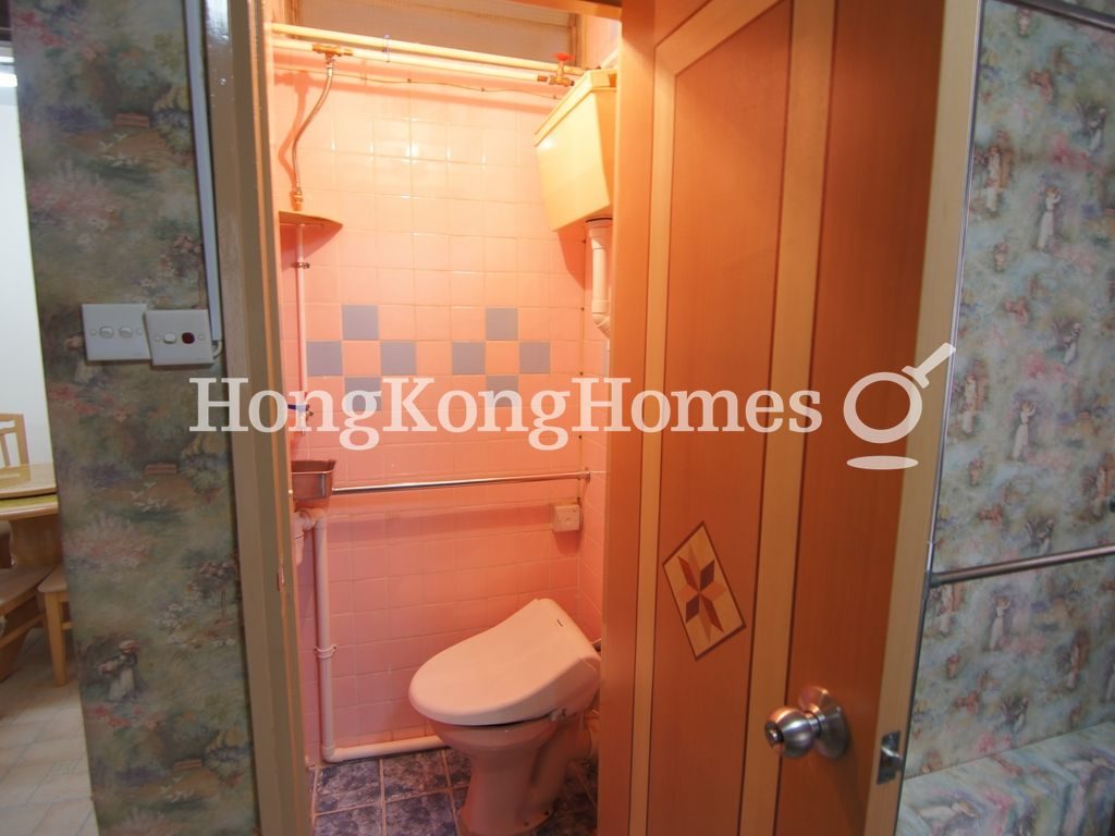 Master Washroom — Lei Shun Court, Causeway Bay