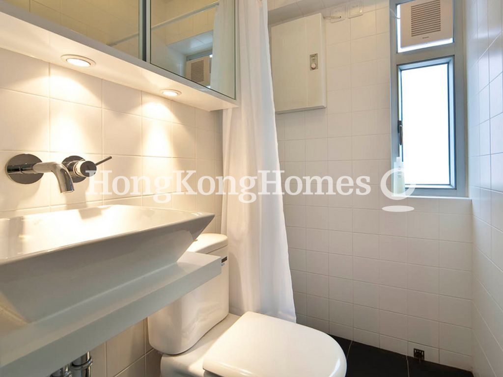 Guest Bathroom — Grandview Garden-Tower 2, Mid-levels West