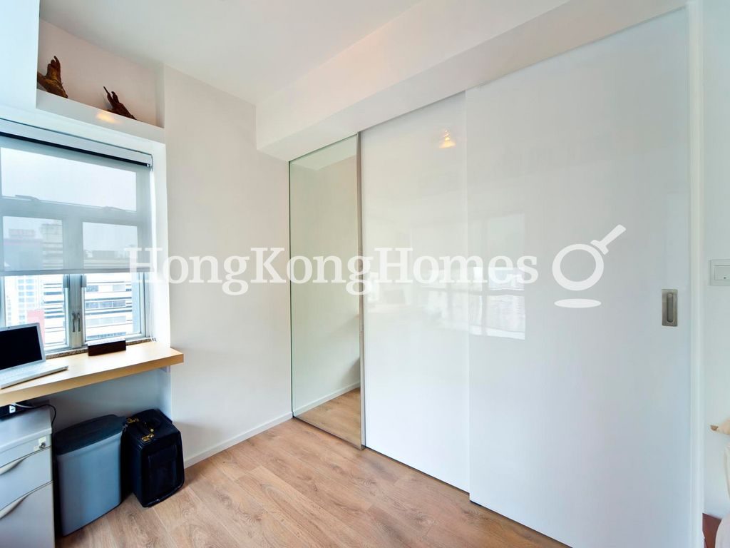 Built-in Wardrobe in Master Bedroom — Grandview Garden-Tower 2, Mid-levels West
