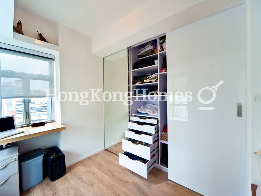 Built-in Wardrobe in Master Bedroom — Grandview Garden-Tower 2, Mid-levels West