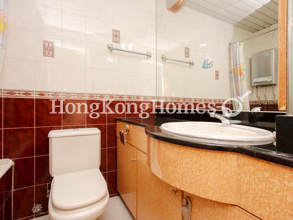 Master Bathroom — Academic Terrace - Block 03, Pokfulam