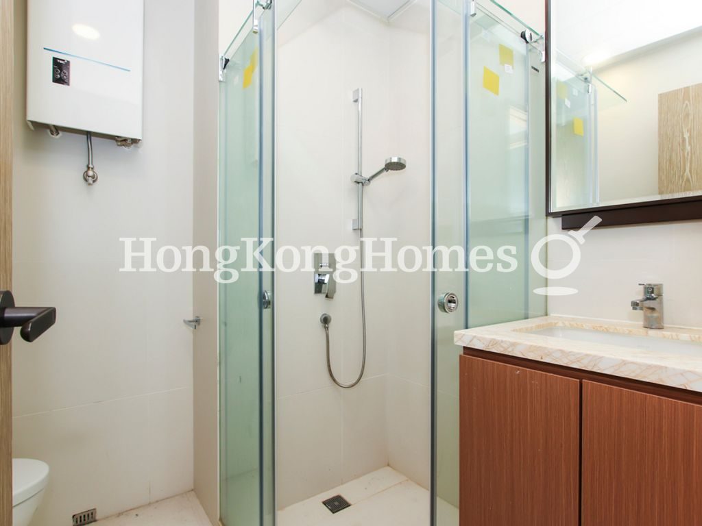 Guest Bathroom — Ming Sun Building, Causeway Bay