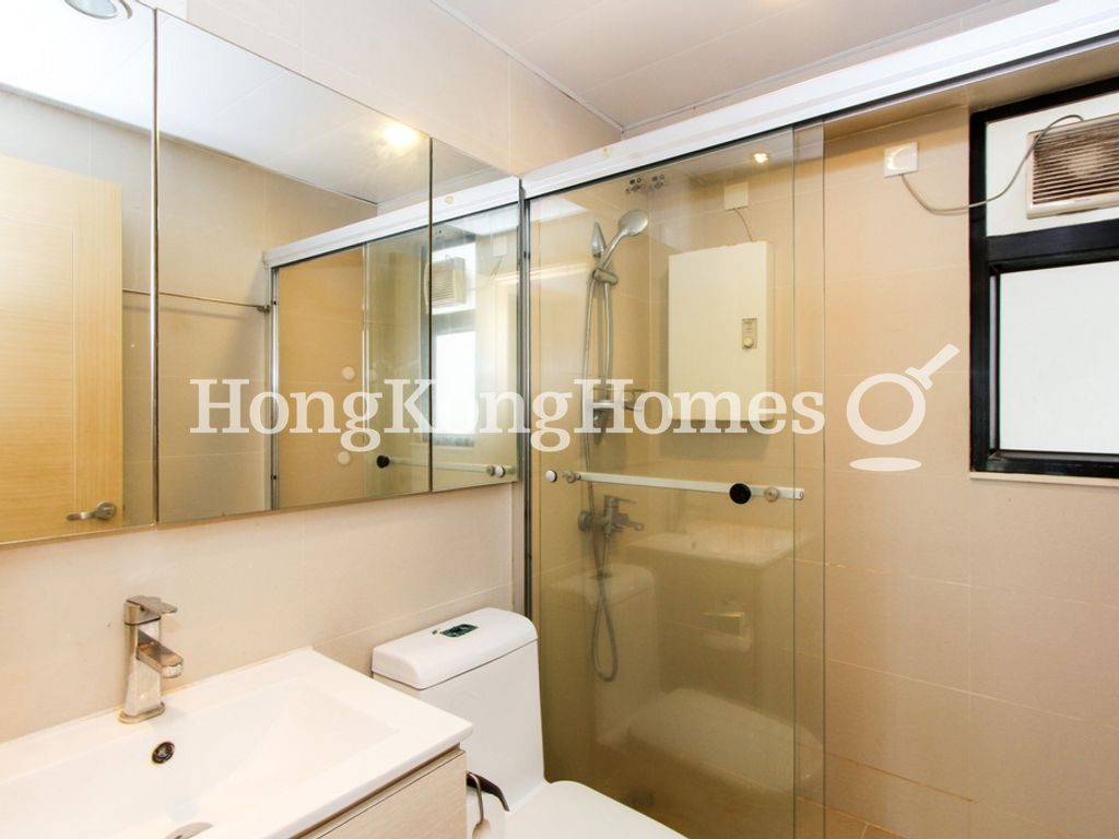 Guest Bathroom — Valiant Park, Mid-levels West