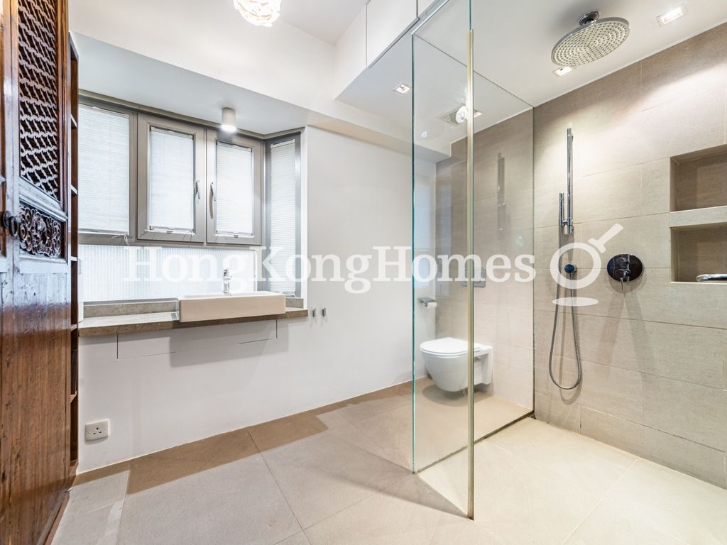 Ensuite Bathroom — Bel Mount Garden, Central