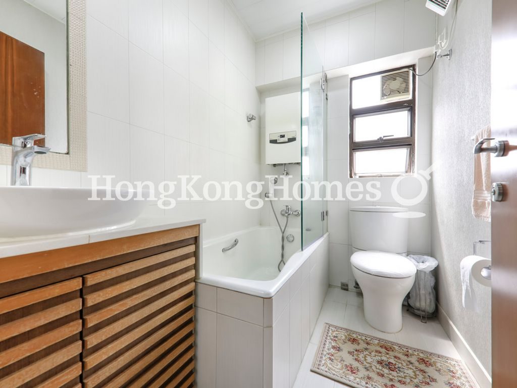 Master Bathroom — Bowie Court, Pokfulam