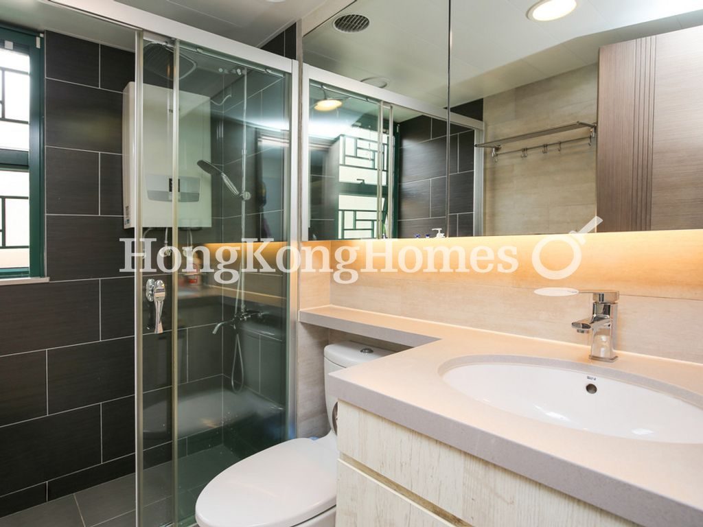 Master Bathroom — Stanford Villa - Block 06, Stanley