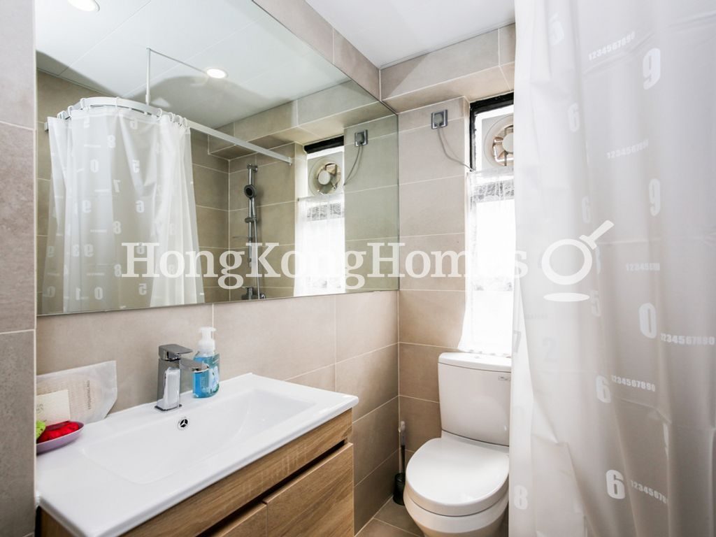 Guest Bathroom — Robinson Heights I, Mid-levels West