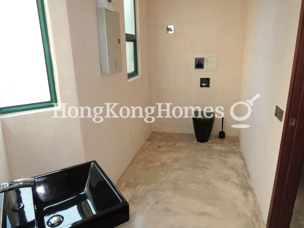 Guest Bathroom — Stanford Villa - Block 03, Stanley