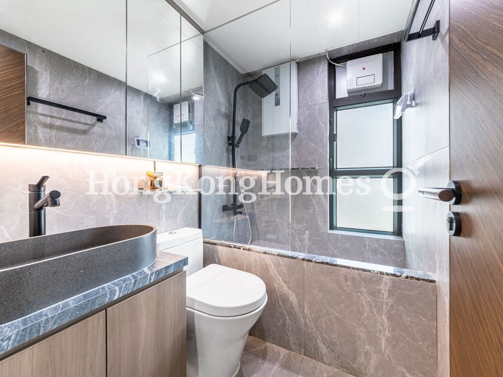 Guest Bathroom — Victoria Road, 60, Western / Kennedy Town