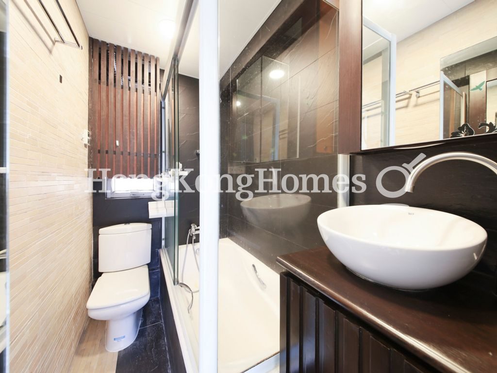 Second Guest Bathroom — Viking Villas - Block C, North Point Hill
