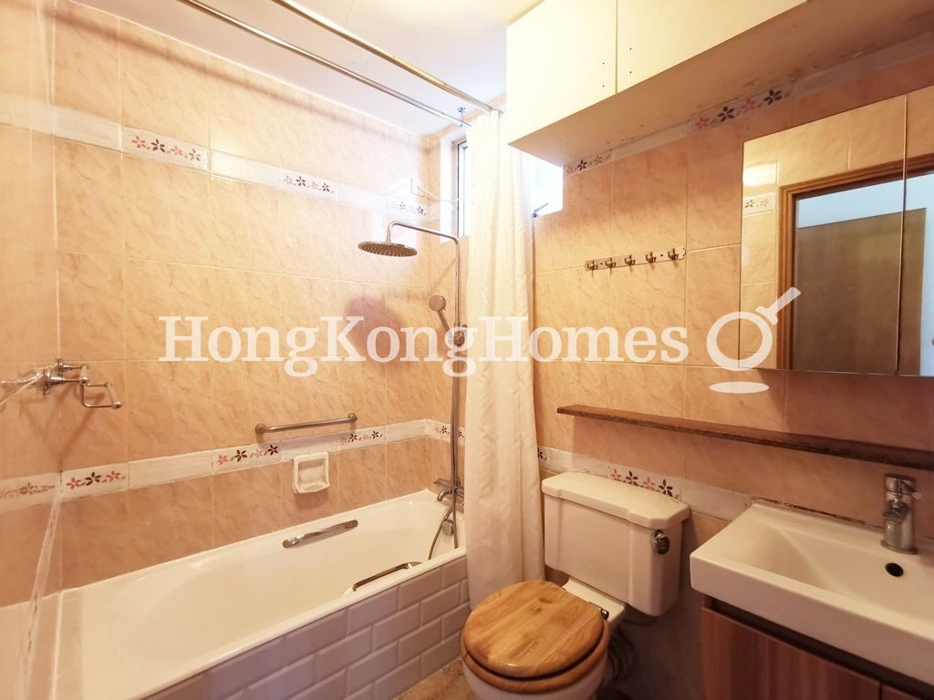 Master Bathroom — Taikoo Shing - Tsui Kung Mansion, Taikoo Shing