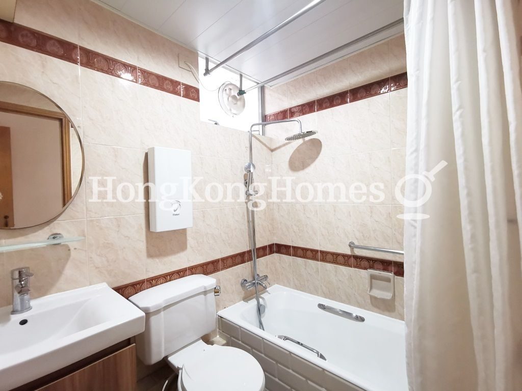 Guest Bathroom — Taikoo Shing - Tsui Kung Mansion, Taikoo Shing