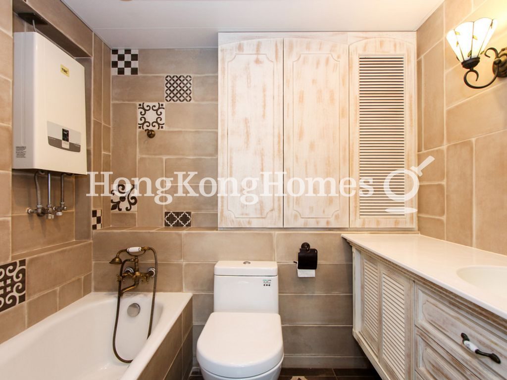Master Bathroom — Euston Court - Block 01, Mid-levels West