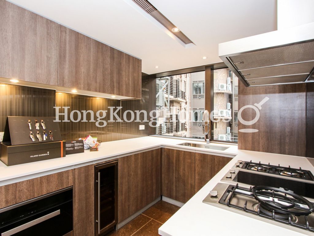 Kitchen — Island Garden, Shau Kei Wan