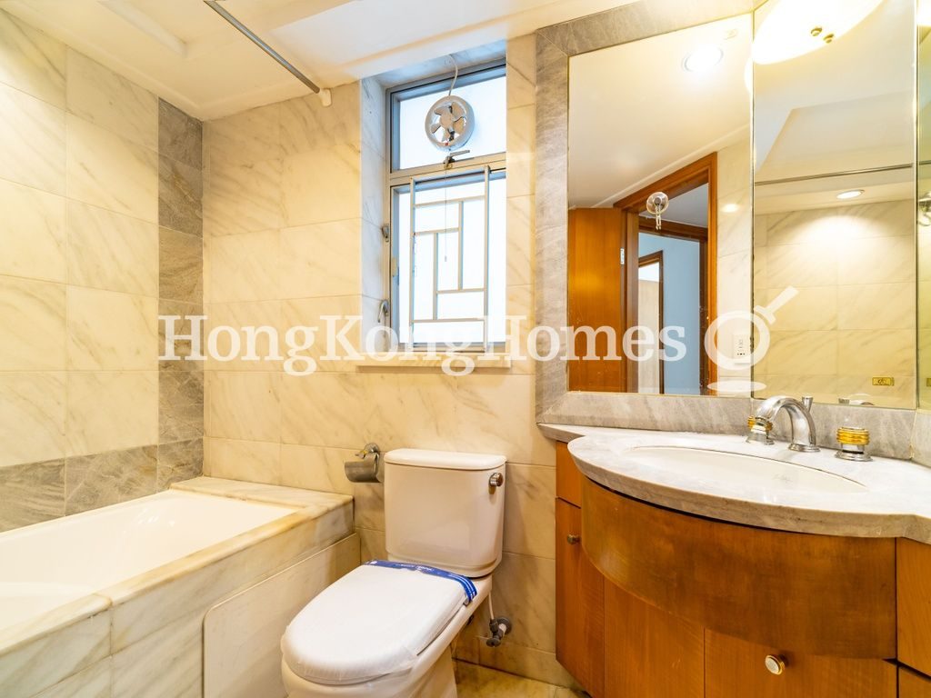 Master Bathroom — 漾日居 - 第02座，尖沙咀