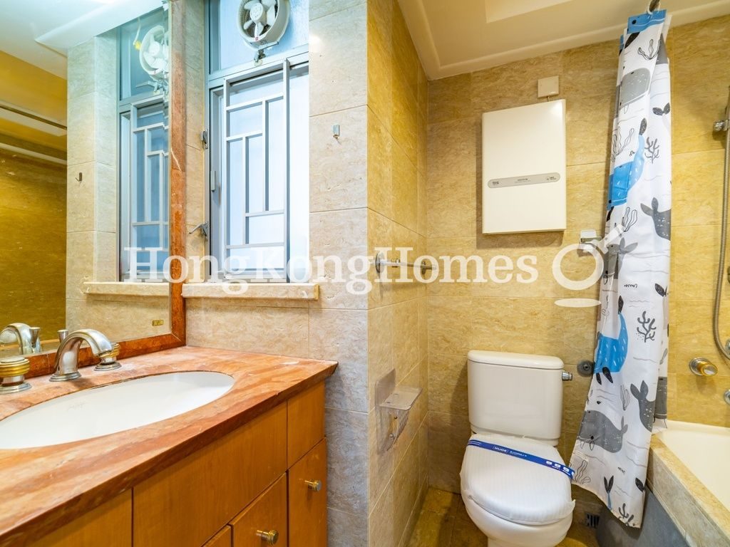 Guest Bathroom — 漾日居 - 第02座，尖沙咀