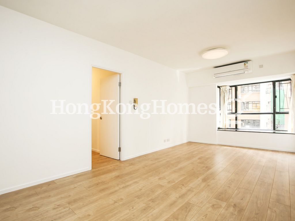 Living and Dining Room — The Grand Panorama III, Mid-levels West