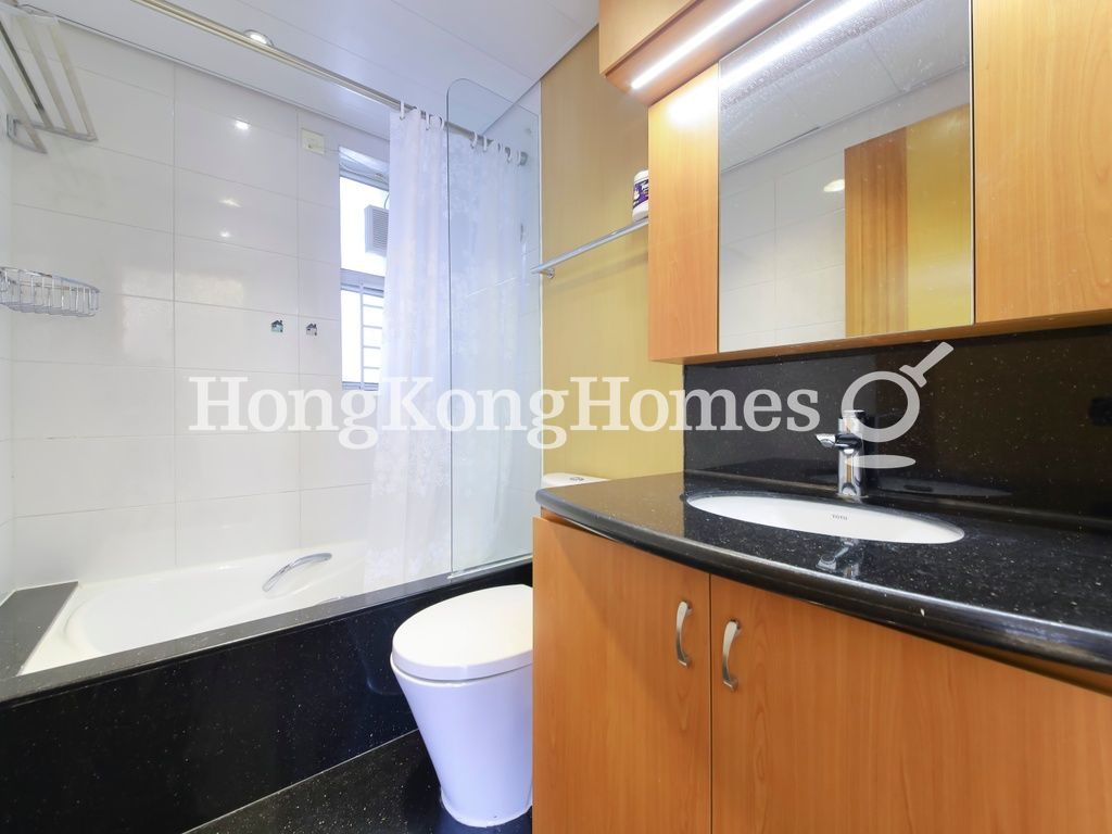 Guest Bathroom — Les Saisons - Tower 03, L Automne, Shau Kei Wan