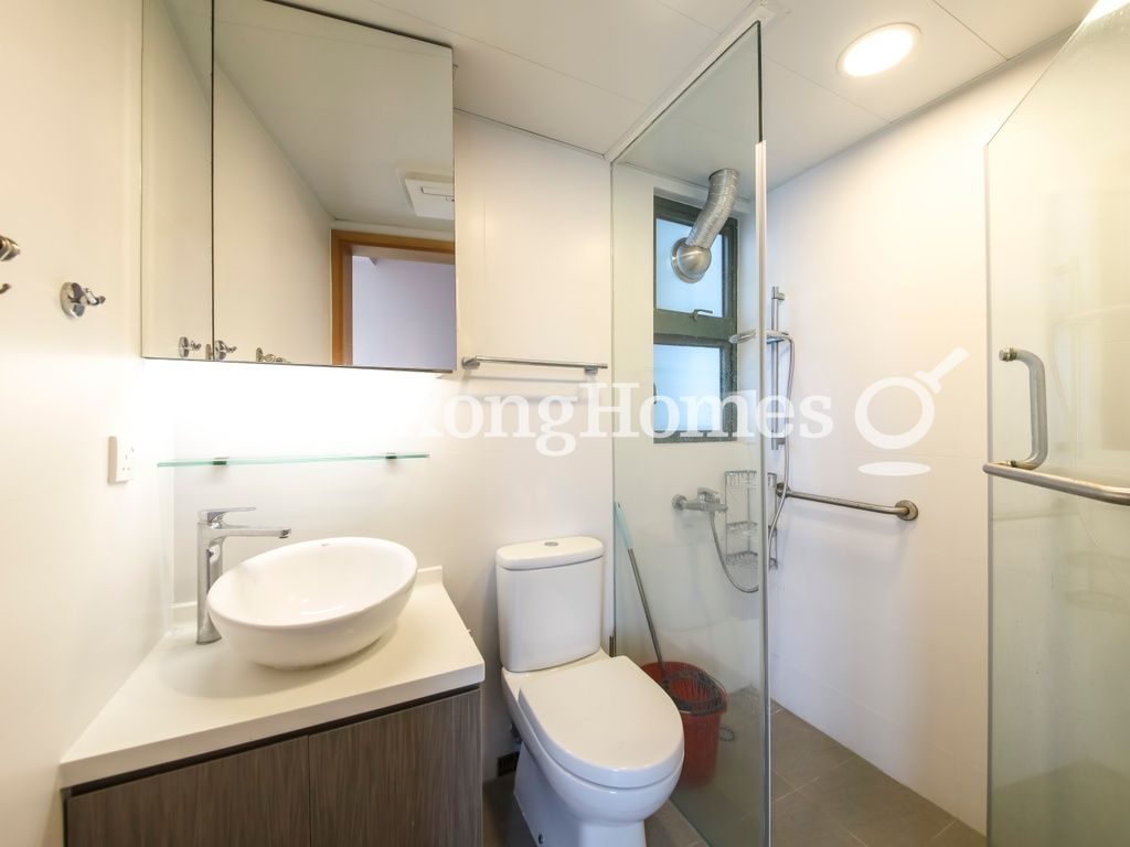 Master Bathroom — Manhattan Heights, Western / Kennedy Town