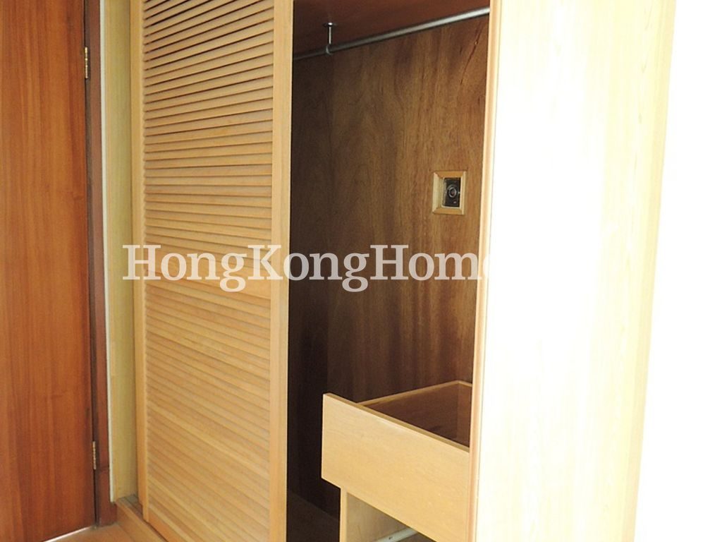 Built-in Wardrobe in Master Bedroom — Pacific Palisades - Block 12, North Point Hill