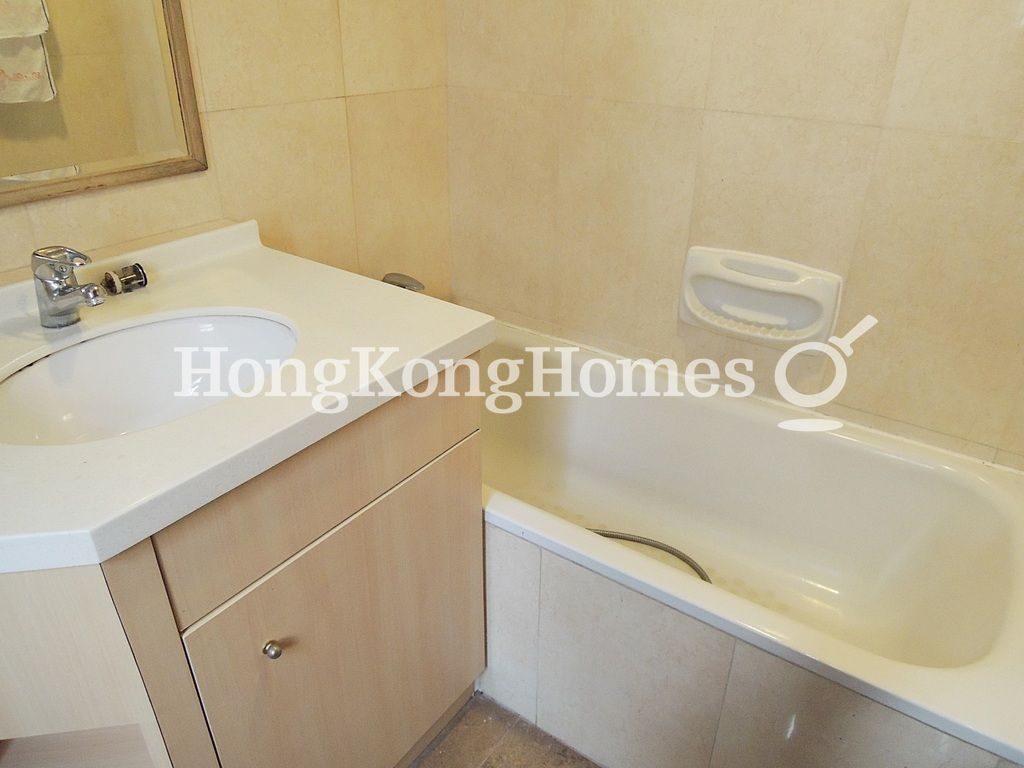 Master Bathroom — Pacific Palisades - Block 12, North Point Hill