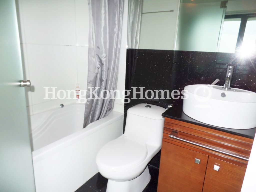 Second Ensuite Bathroom — Phase13 - Chianti - Block 01 - The Pavilion, Discovery Bay