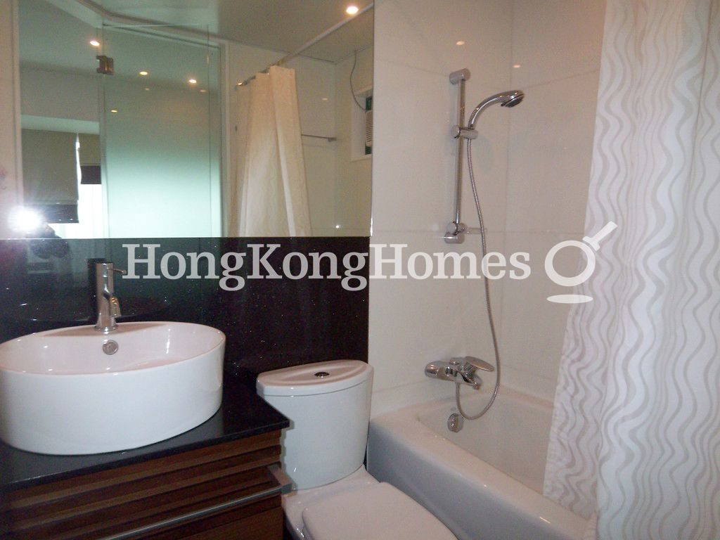 Second Ensuite Bathroom — Phase13 - Chianti - Block 01 - The Pavilion, Discovery Bay