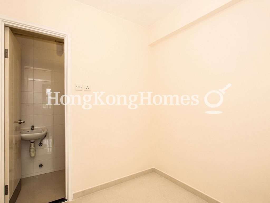 Maid's Room and Washroom — Ronsdale Garden - Block 2, Tai Hang