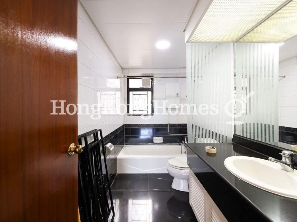 Master Bathroom — The Grand Panorama III, Mid-levels West