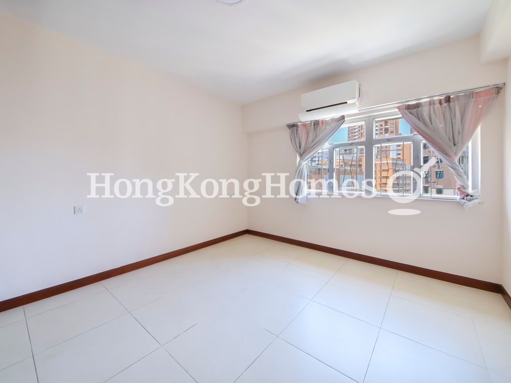 Second Ensuite Bedroom — Hilltop, North Point Hill
