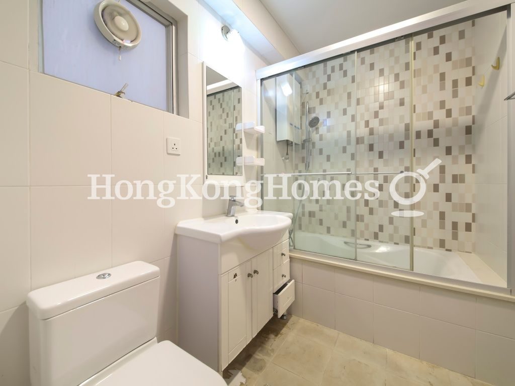 Second Ensuite Bathroom — Hilltop, North Point Hill