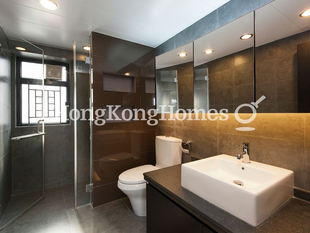 Master Bathroom — The Grand Panorama III, Mid-levels West