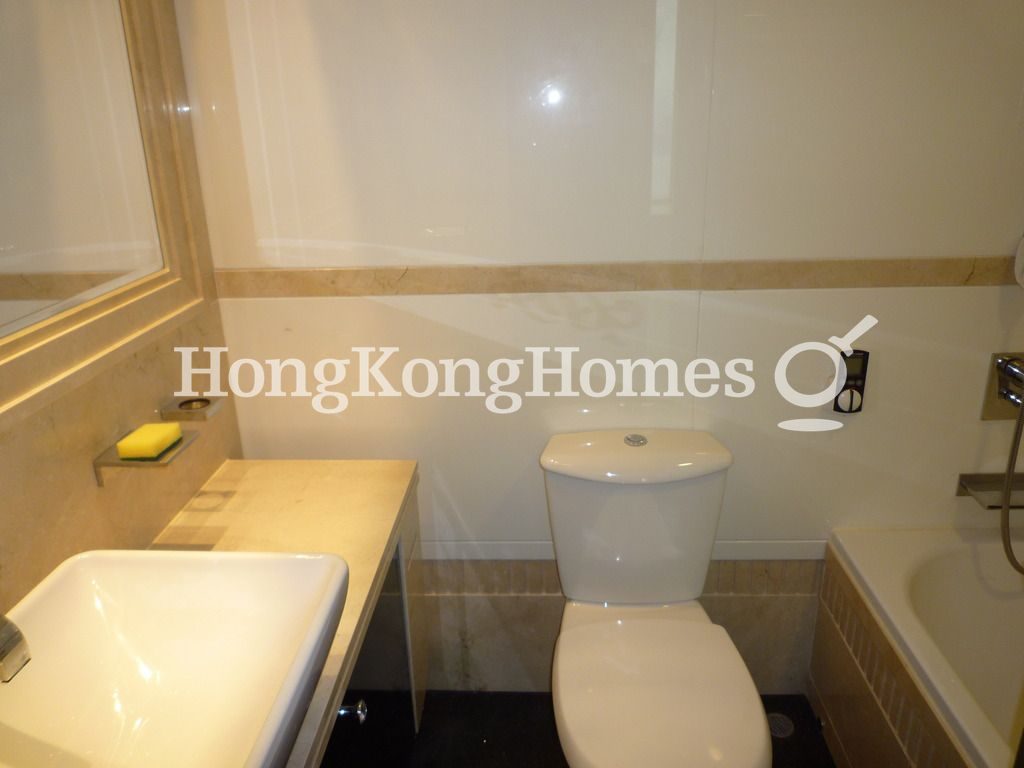 Guest Bathroom — The Legend - Block 05, Jardine's Lookout