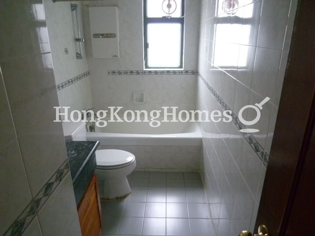 Guest Bathroom — Monmouth Villa, Mid-levels East