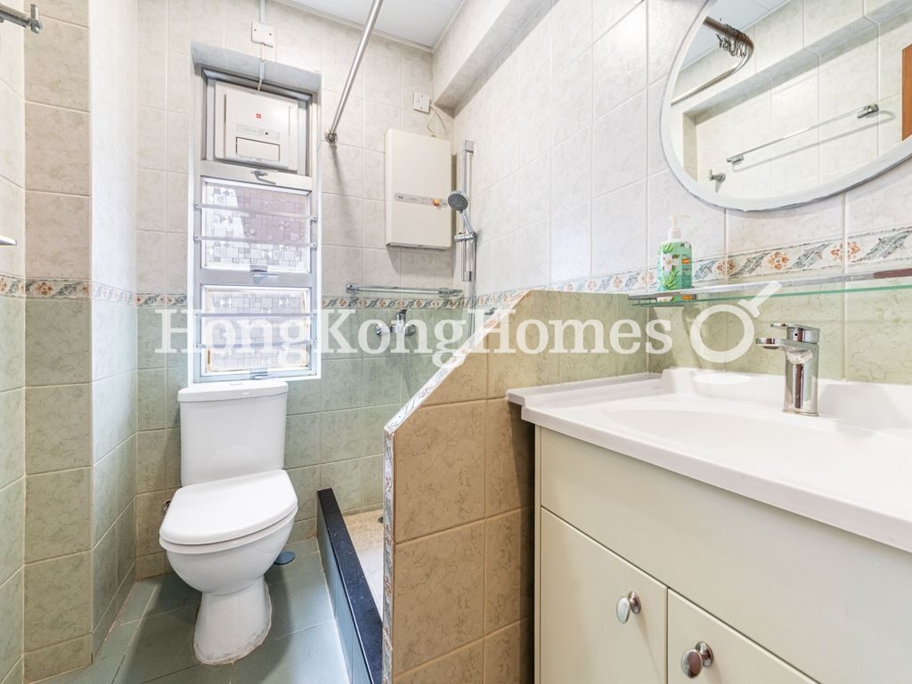 Guest Bathroom — Merry Court, Mid-levels West