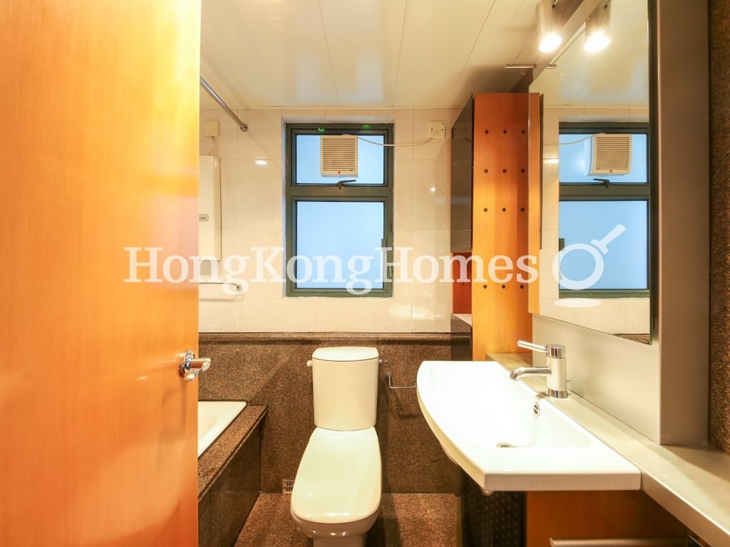 Master Bathroom — Robinson Road, 80 - Block 01, Mid-levels West