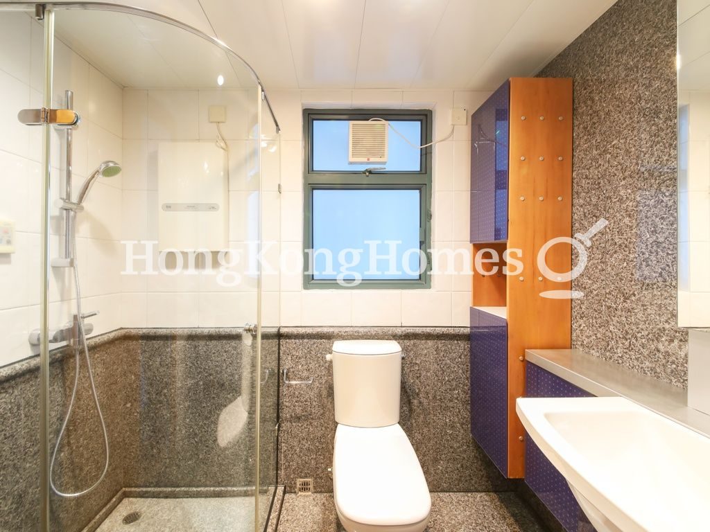 Guest Bathroom — Robinson Road, 80 - Block 01, Mid-levels West