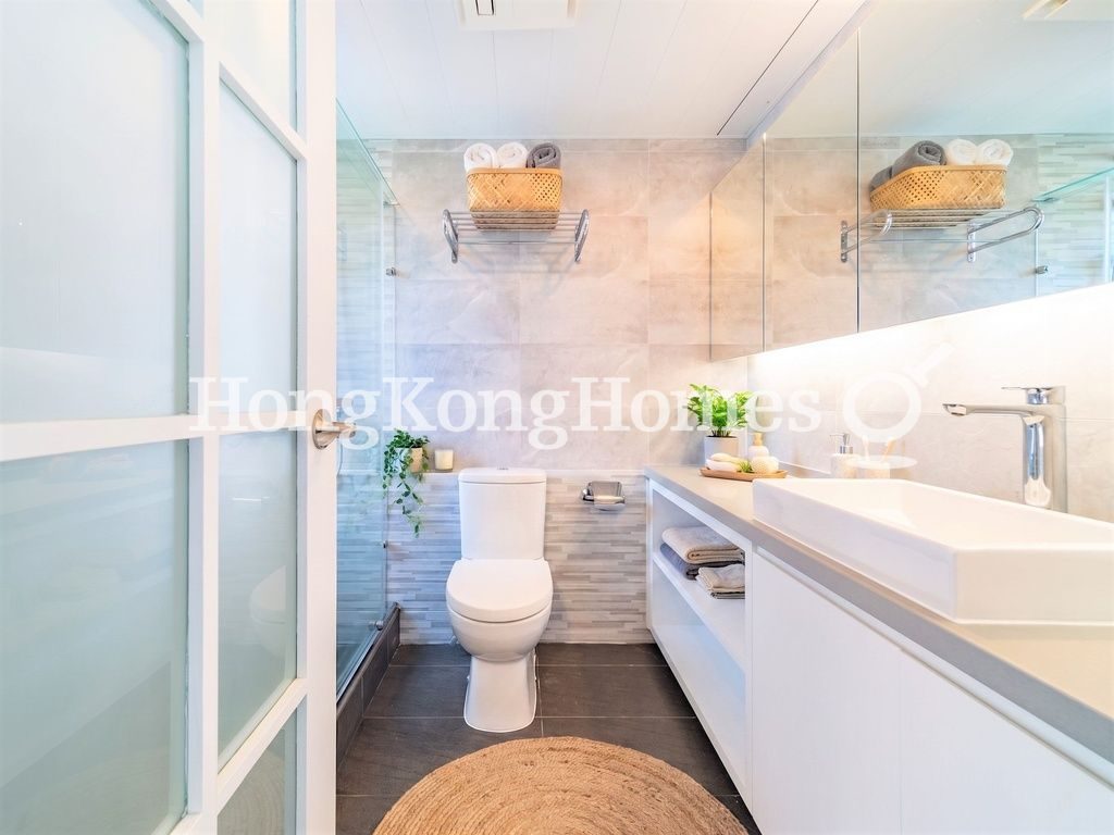 Master Bathroom — Merry Court, Mid-levels West
