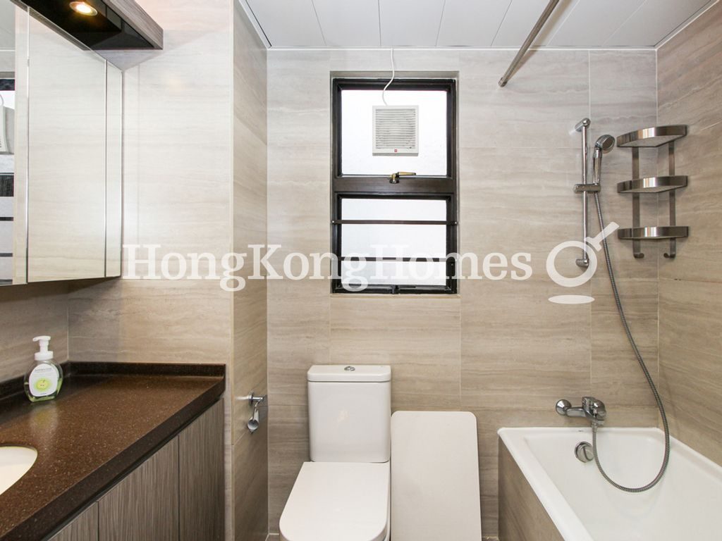Master Bathroom — The Royal Court, Mid-levels Central