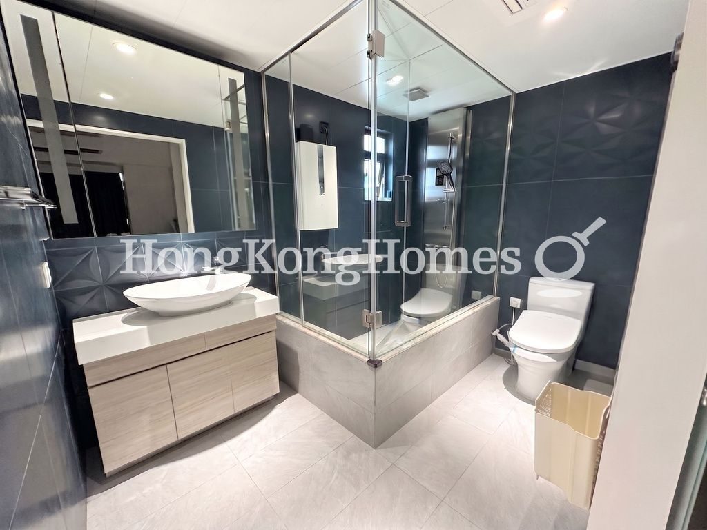 Master Bathroom — Valiant Park, Mid-levels West