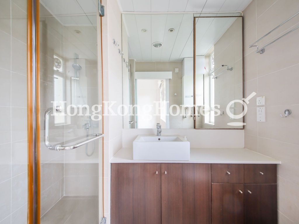 Master Bathroom — Wang Fung Terrace, 5, Tai Hang