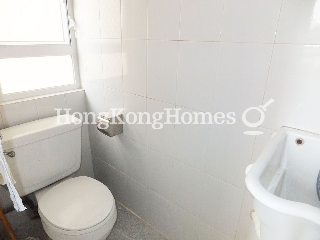Maid's Washroom — Fulham Garden Blk E-F, Pokfulam