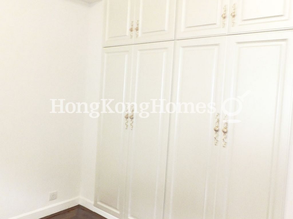 Built-in Wardrobe in Second Bedroom — Fulham Garden Blk E-F, Pokfulam