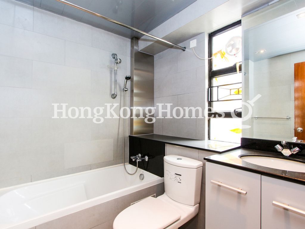 Master Bathroom — Robinson Heights II, Mid-levels West