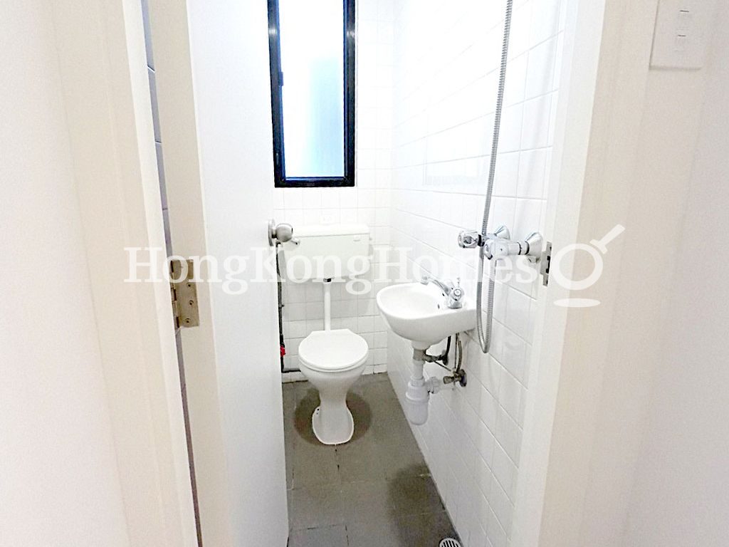 Maid's Bathroom — Kennedy Road, 150, Mid-levels East
