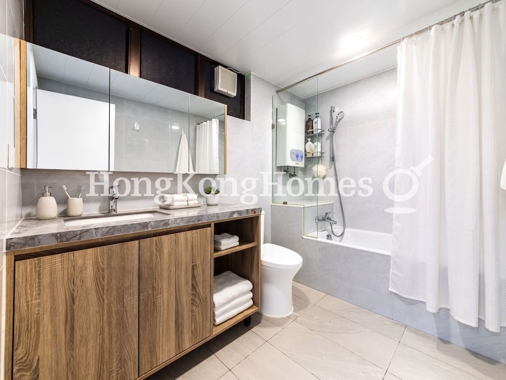Master Bathroom — 怡林閣 - B座，薄扶林