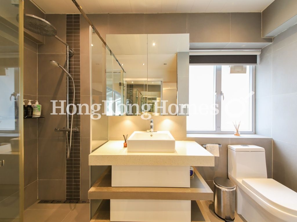 Master Bathroom — Kam Kin Mansion, Mid-levels West